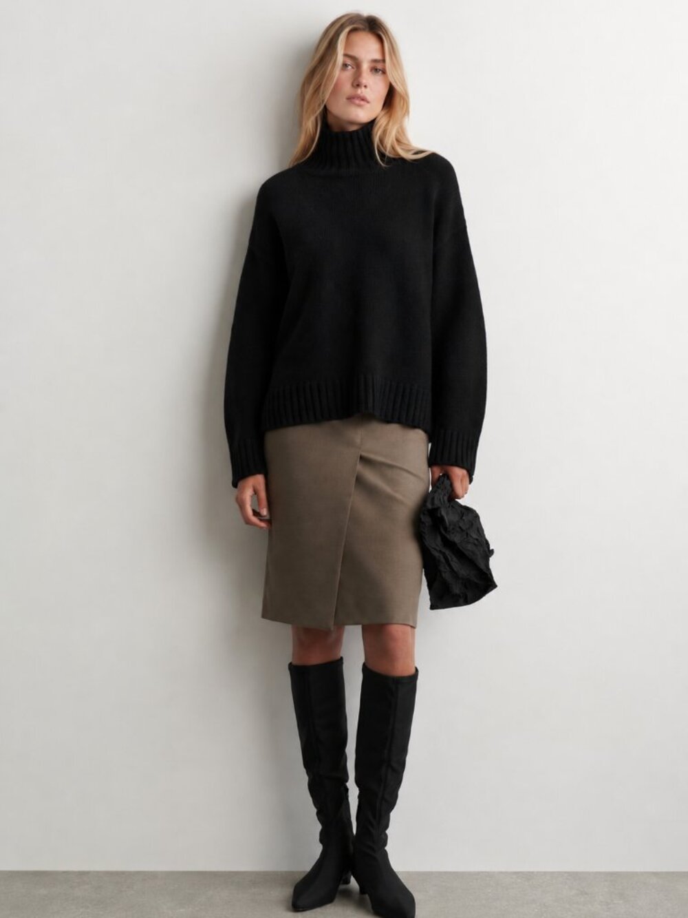 NWT COS Women's 100% Wool Oversized Turtleneck Sweater Black Relaxed Fit Size S